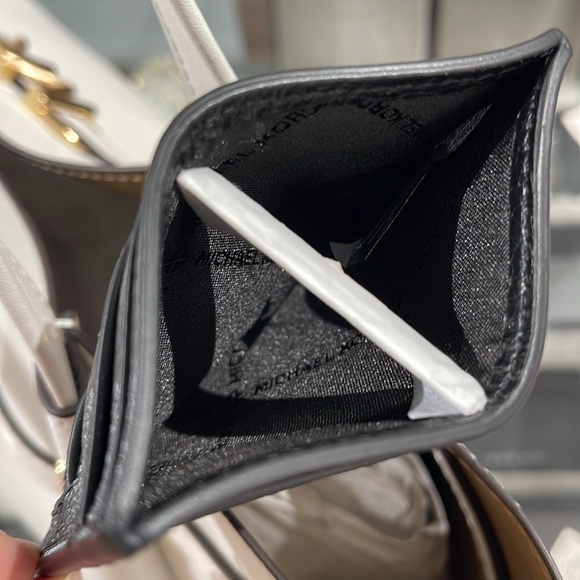 MICHAEL KORS
Reed Large Pebbled Leather Card Holder Case Wallet 
COLOR BLACK
NWT - Picture 9 of 16